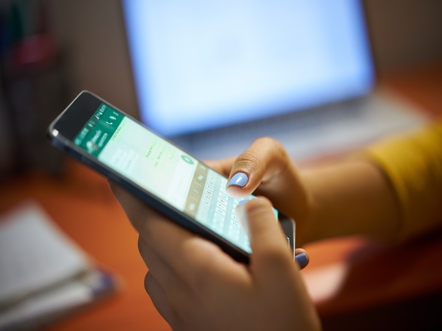Sorriso: Mulher ameaça tirar homem “do armário” durante briga em grupo de WhatsApp; “vão achar que sou gay”