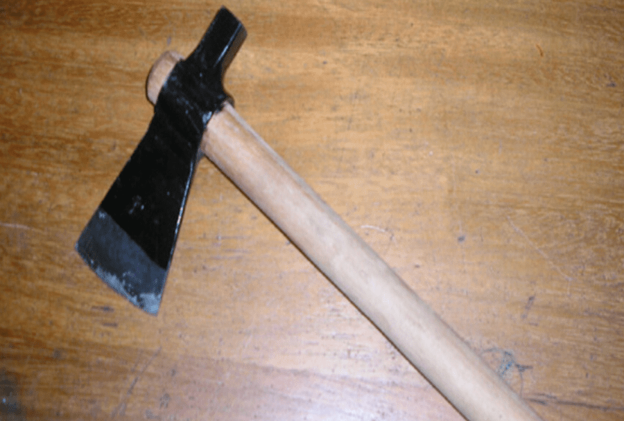 Sorriso: Marido enforca esposa e ameaça matá-la com machado