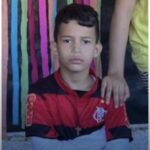 MT: Mãe se desespera ao ver filho morto com pescoço cortado por linha de cerol; Davi sonhava em ser goleiro do Flamengo MT: Mãe se desespera ao ver filho morto com pescoço cortado por linha de cerol; Davi sonhava em ser goleiro do Flamengo