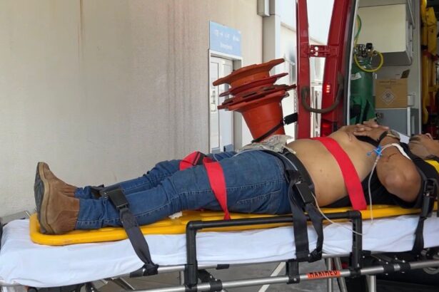 Sorriso: Homem é socorrido pelos bombeiros após ser prensado por empilhadeira