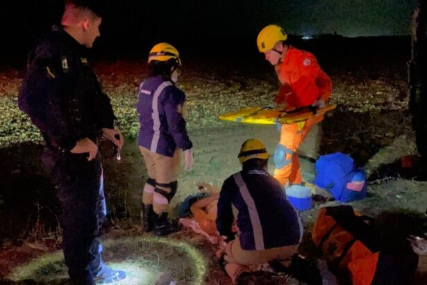 Sorriso: Caminhão tomba na Estrada da Morocó e motorista é socorrido