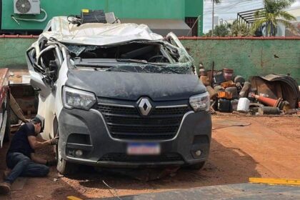 Van, que vinha para Sorriso, capota em Campo Novo do Parecis
