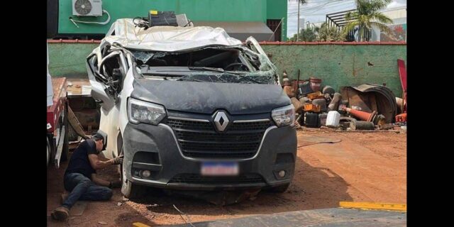 Van, que vinha para Sorriso, capota em Campo Novo do Parecis