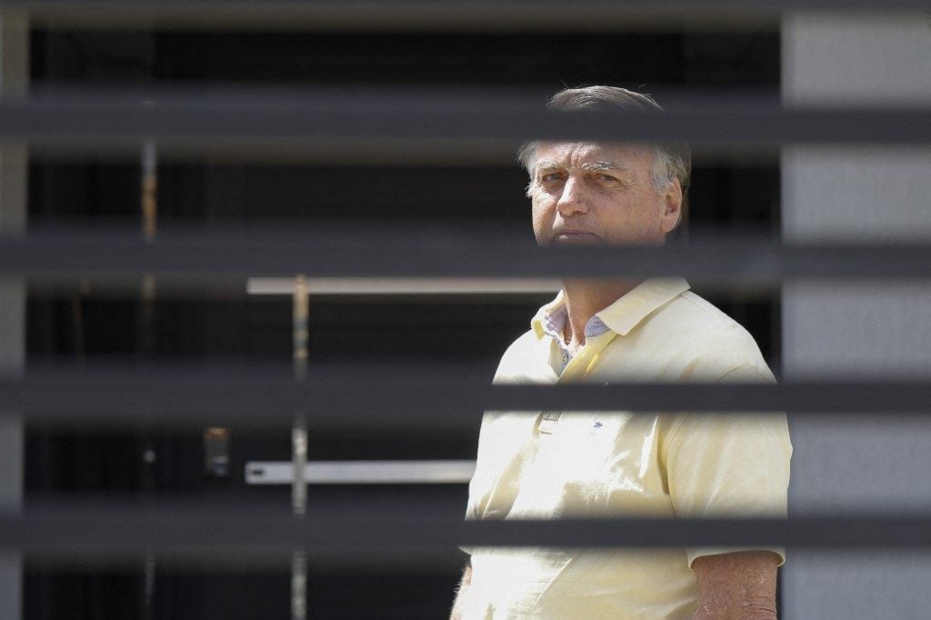 Bolsonaro é preso a pedido da Polícia Federal