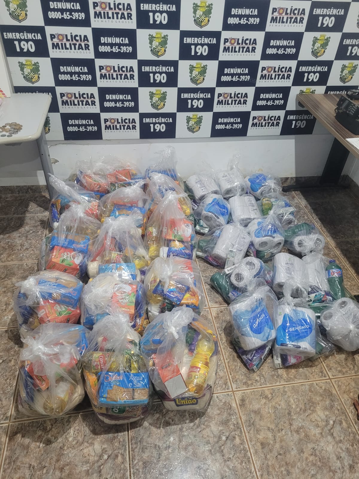 Nova Ubiratã: PM prende dois e apreende drogas e cestas básicas do CV que seriam entregues no município