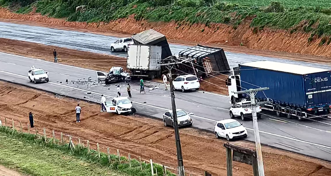 Sorriso: Motorista de carro morre em acidente com caminhão e carreta na BR-163