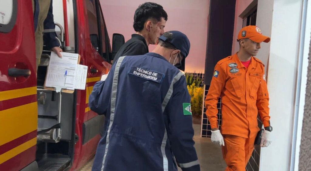 Sorriso: Homem é socorrido pelos bombeiros após levar facada de amiga da esposa durante discussão
