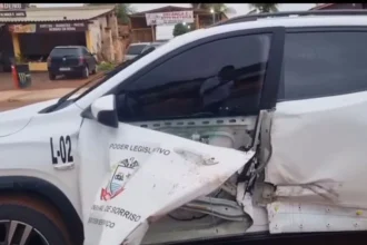 Carro da Câmara onde estavam os vereadores Darci e Wanderley Paulo, de Sorriso, é atingido por carreta na BR-163