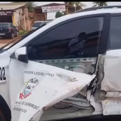 Carro da Câmara onde estavam os vereadores Darci e Wanderley Paulo, de Sorriso, é atingido por carreta na BR-163
