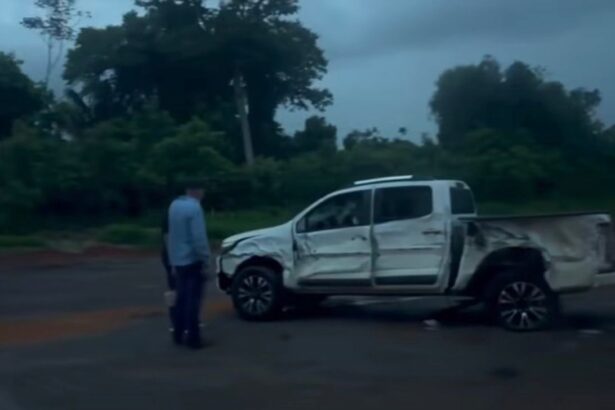 Vera: Caminhão capota após colidir com S10 na BR-163