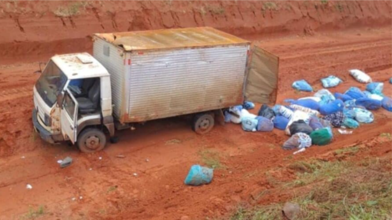 Vera: Motorista perde controle e caminhão capota na BR-163