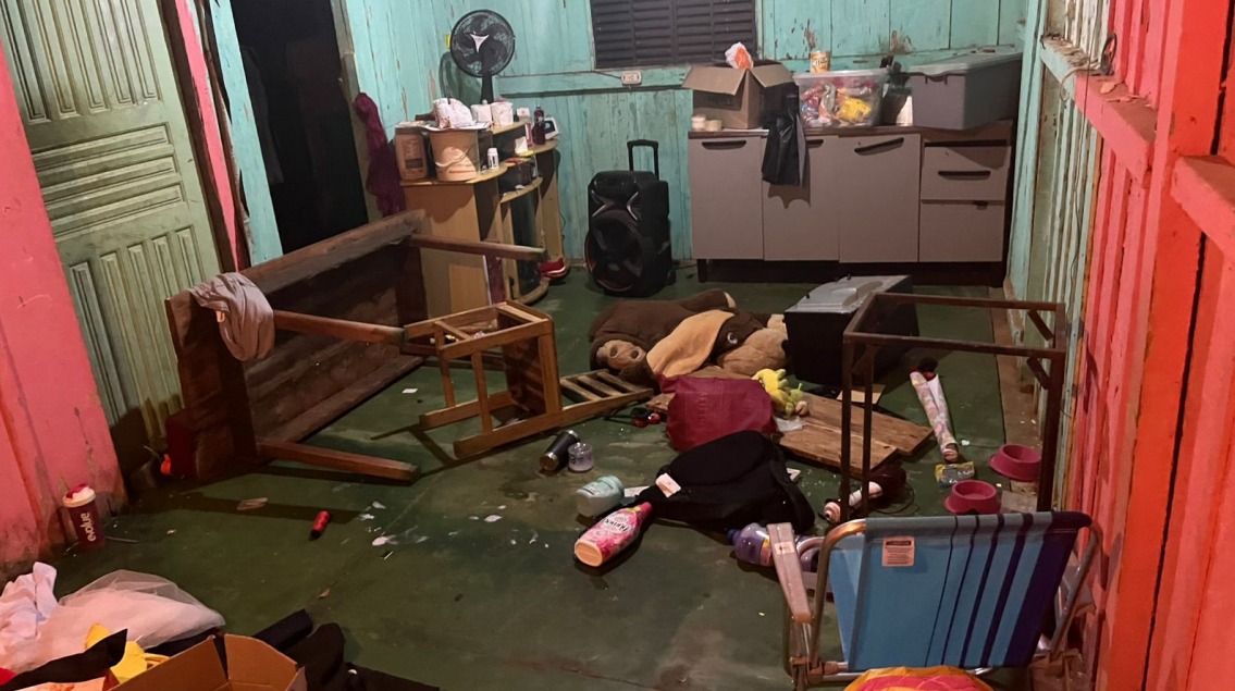 Sorriso: Mulher apanha da esposa após chegar do trabalho; suspeita mordeu filho da vítima e teve dente arrancado na briga