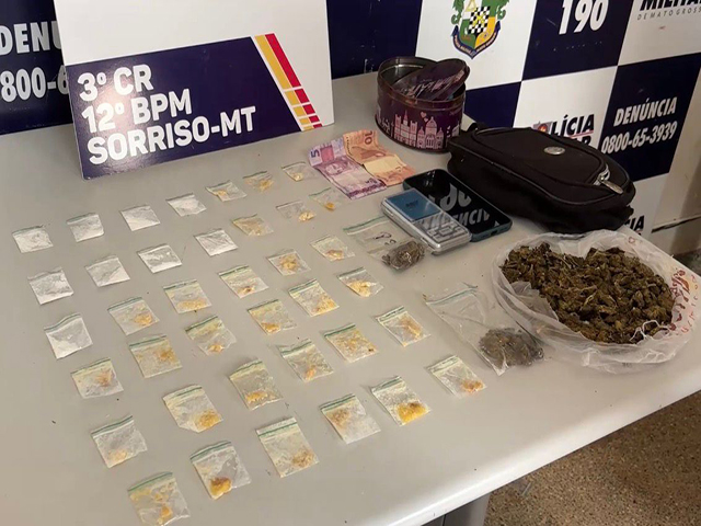 Sorriso: PM prende traficante no São José após denúncia; Drogas foram encontradas escondidas no telhado, no quintal e dentro da casa