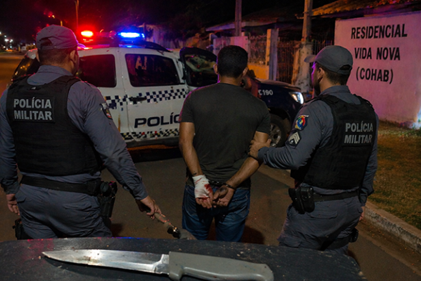 Ipiranga do Norte: PM prende homem que estava ameaçando pessoas com faca na frente de casa